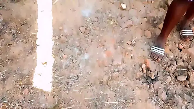 Lovely lady spreads her legs for homemade action