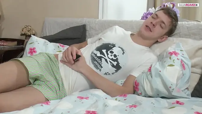 Lovely teen couple does intimate fucking, gets creampied