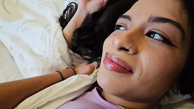 Luxe La Fox rides her big booty on the dashboard