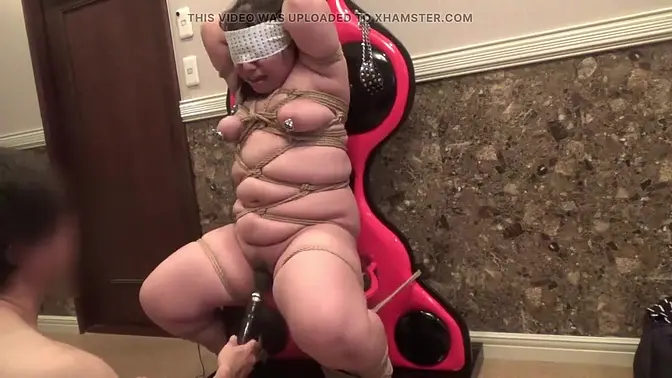 Masochist woman tied to chair gets intense vibe