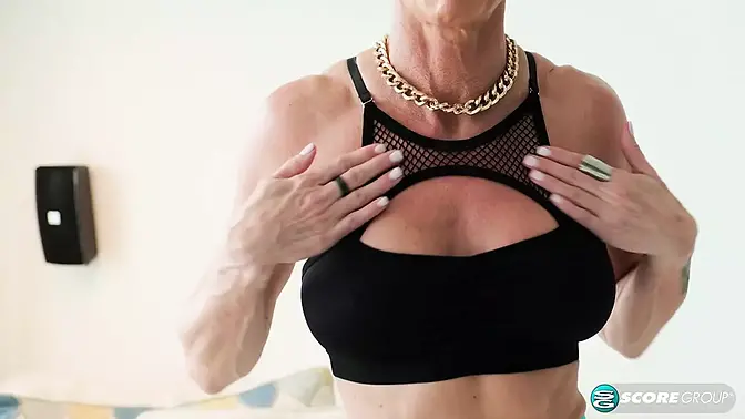 Mature blonde woman cums from watching parties and caring friend