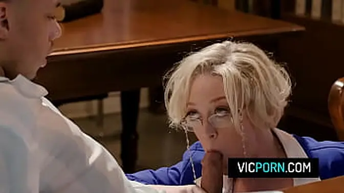 Mature Dee Williams gets double penetrated by two studious students