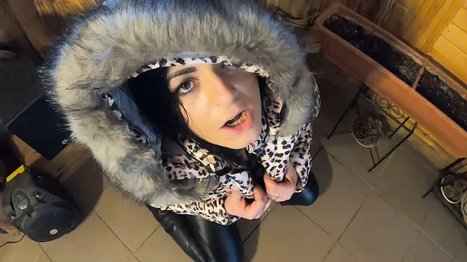 Mature MILF Calla works hard at blowing and sucking cock