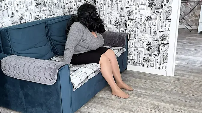 Mature stepmom's big ass gets fucked in anal