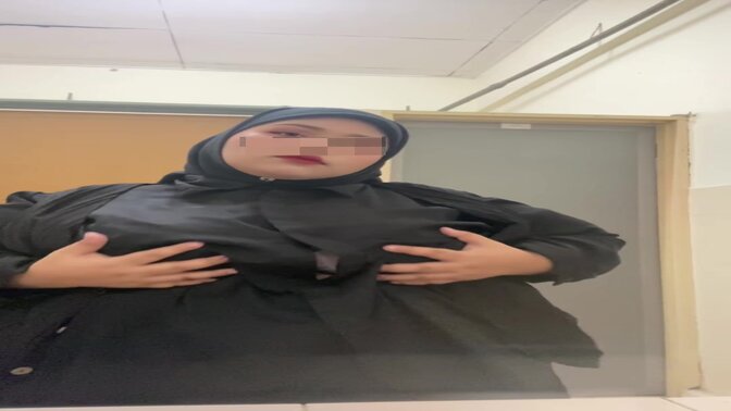 Mature teacher goes wild in boys' toilet