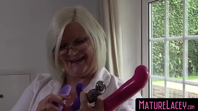 MatureLacey com - Lacey Star’s pussy show and sexy fun’s wild side