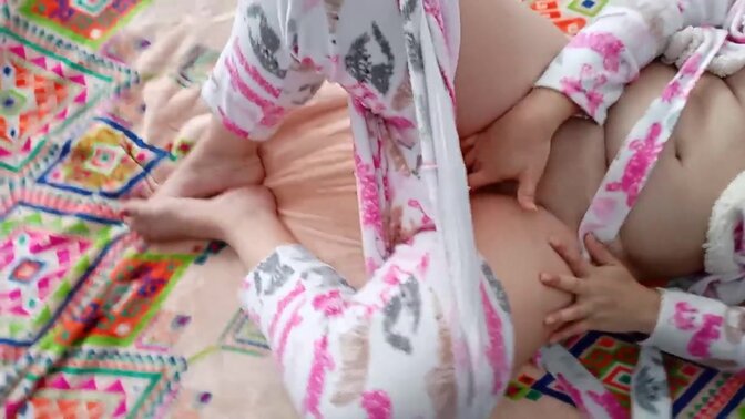 Mi guapa se masturba para mi y follamos antes de que nos descubran