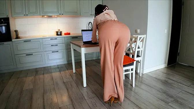 MILF blows boyfriend's boner in kitchen