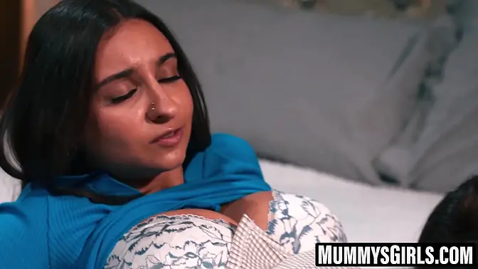 MILF Lexi Luna Scissors Teen Hailey Rose's Pussy