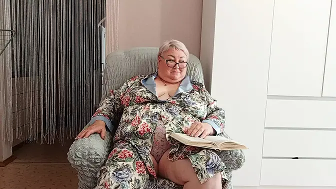 MILF swallows son-in-law's cum after deepthroat