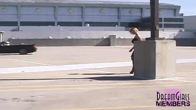 Mindy flaunts huge tits and nipples in Tampa