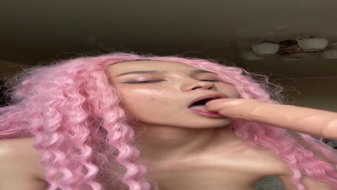 Morning glory: Skinny 18 GF gives a hot HD blow job