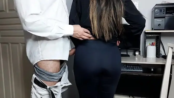 Mulher Insaciável na Minha Sala de Culinária Fucked Hard and Dripping Wet!