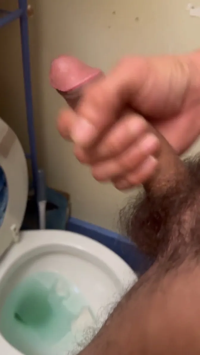 Native amateur moans with a big load