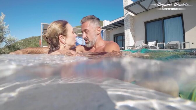 Natural MILF Julia North gets it on underwater while in a swimming pool 