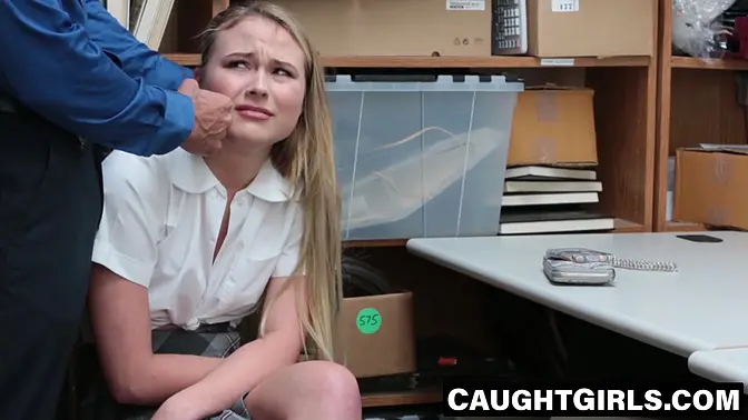 Naughty Alyssa Cole hammered in security office