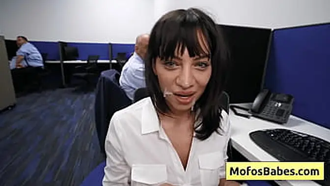 Office slut gets nasty facial at work