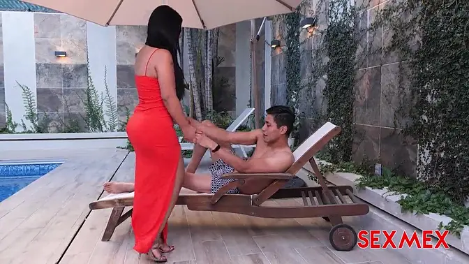 Office temptress pleases her boss with deepthroat and riding