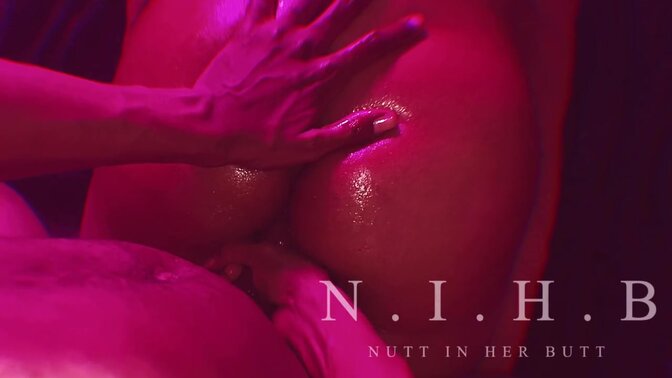 Oil and anal is a match made in heaven for this bubble butt babe 