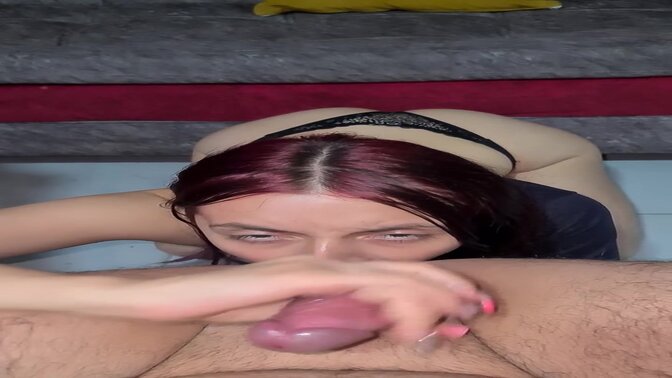 Old mechanic gets a juicy blowjob from young amateur