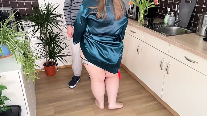 Old milf's hairy pussy fingered by her bi husband