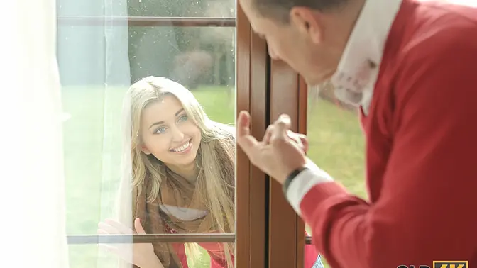 Older woman's big butt warms up young stranger in her house