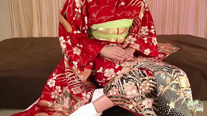 Oriental beauty's pretty face covered in raw cum