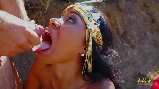 Outdoor fucking for a slutty ebony brunette