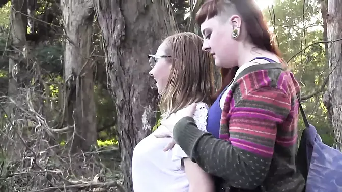 Petite teen finger-fucks her big fat friend's pussy