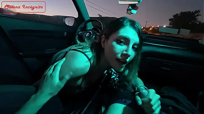Petite white girl gets fucked in her car - Public voyeur action