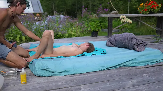 Petite woman gets her shaved pussy licked in the garden