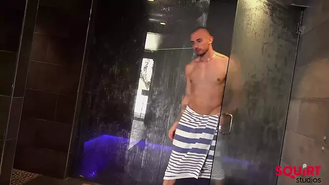 Phoenix Leo stocks Jay Tee's huge pierced cock