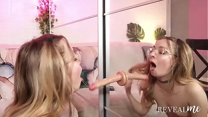 Pregnant Italian MILF plays with her sexy dildo