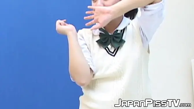 Pretty Japanese ladies pee in sexy stockings on camera