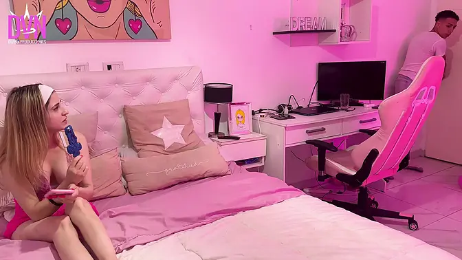 Pretty Latina DivinaMaruuu gets her big ass fucked and squirts all over