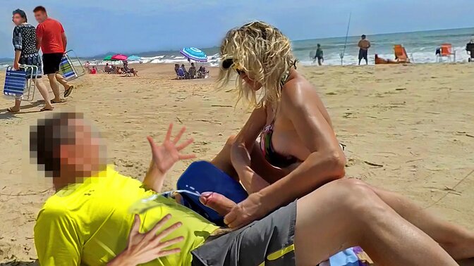 Public outdoor session with huge big booty