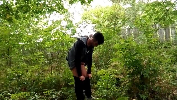 Pulsating cumshot leaves twink with a mouthful of gooey pride