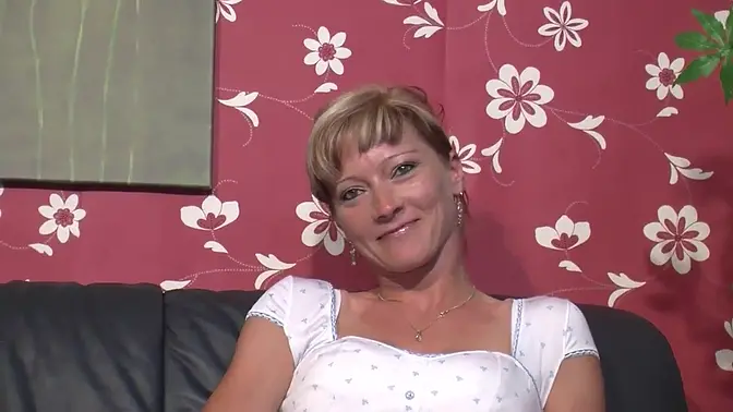 Real German amateur deepthroat and pussy pounding