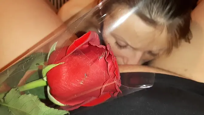 Romantic lesbian encounter leads to hot cunnilingus