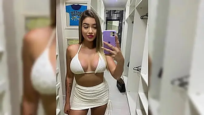 Sandra Arcila tributes her man with a handjob