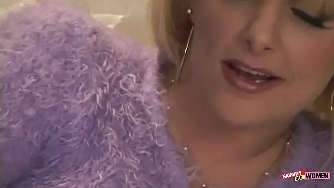 scened blonde rides and sucks cock like there's no tomorrow