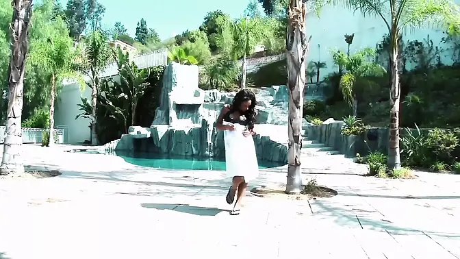 Seductive Latina Cassidy Clay fucks her man outdoors