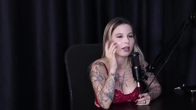 Sensual Massage with Tattooed MILF Ang�lica Morango