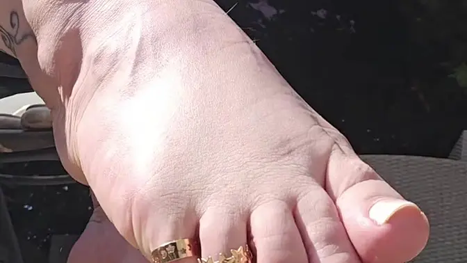 Sensual MILF feet worship in high heels