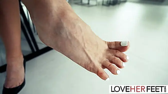 Sensual solo girl Ella Reese teases with beautiful feet and shaves them for footjob