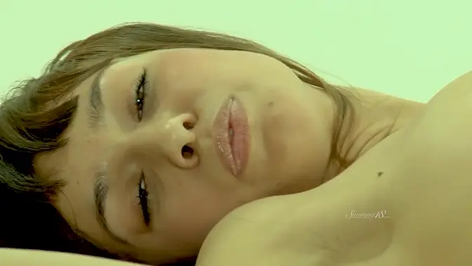 Sensual teen Sade pleasures herself