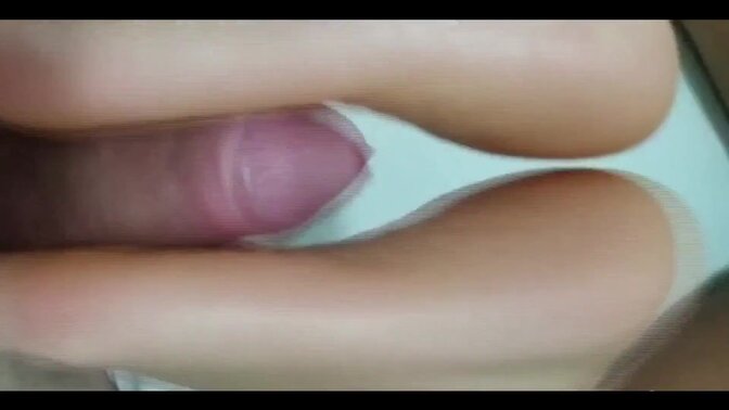 Sexy amateur goddess Kiffa's barefoot cumplay