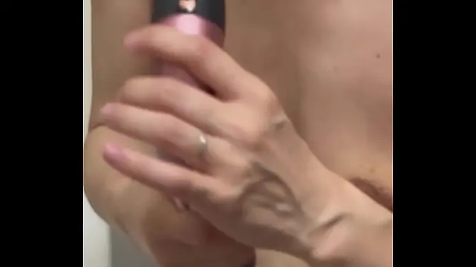 Sexy Japanese babe gets her nipples played with in the bath