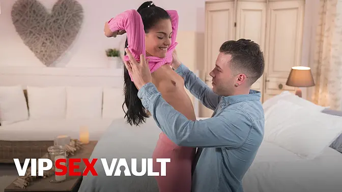 Sexy Latina Apolonia Lapiedra teaches how to lose your virginity