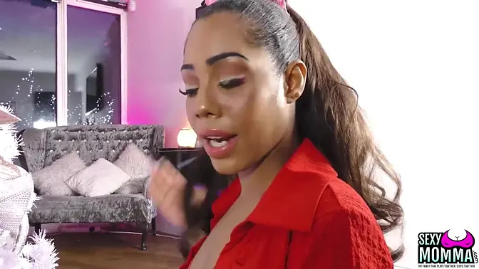 Sexy MILF Lily gets turned on by her fat dildo gift